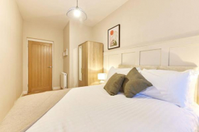 Modern Luxury 2-bedroom Oasis In Heart Of Whitley